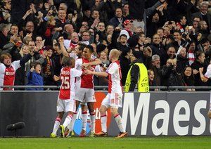 آژاکس|آژاکس گل دوم دنی هوسن برابر بارسلونا را جشن می گیرد.