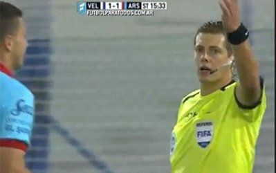 گزارش تصویری | جنجال‌آفرینی داور آرژانتینی با استفاده از تصاویر تلویزیونی