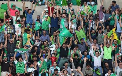 حاشیه‌های نفت تهران - ذوب‌آهن | هزار تماشاگر اصفهانی حامی ذوب‌آهن در تهران