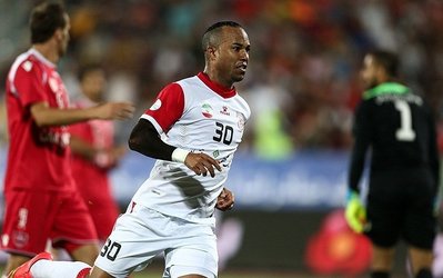 لیگ برتر | حاشیه پرسپولیس - تراکتور / جلوگیری ادینهو از رو شدن خالکوبی‌اش