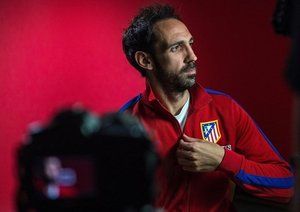 خوانفران|خوانفران، برای مصاحبه با سایت یوفا آماده می شود.