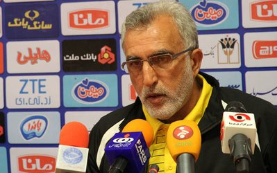 جدايی سرمربي سپاهان تكذيب شد / حضور«حسین فرکی» بر سر تمرینات تيم قهرمان