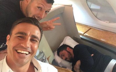 چرت زدن فوتبالیست مشهور ایتالیا در هواپیما+ عکس