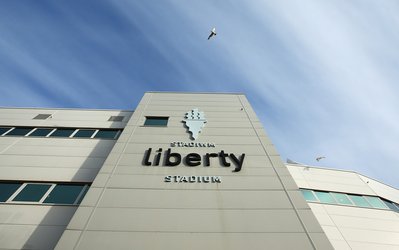 ستون سه‌شنبه: «FourFourTwo» | سوانسی باشگاهی متفاوت