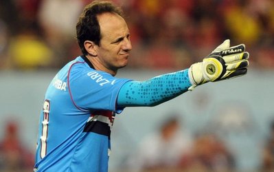 سوژه روز | دروازه‌بان افسانه‌ای روجریو سنی رکورد جهانی رایان گیگز را شکست