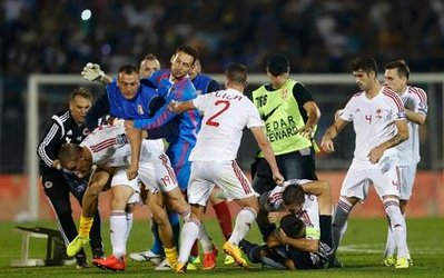 گزارش تصویری |  جنجال و درگیری در دیدار صربستان و آلبانی