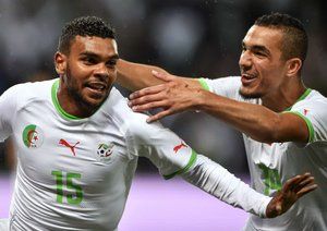 تیم ملی الجزایر|شادمانی بازیکنان تیم ملی الجزایر بعد از گلزنی مقابل رومانی