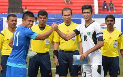 فوتبال: یک نیروی متحدکننده میان دو رقیب