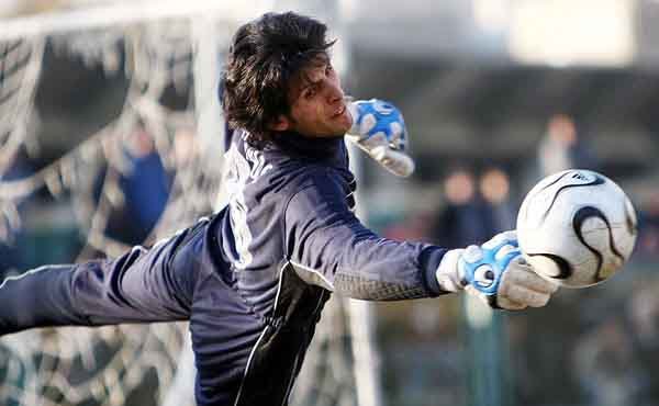 مهار پنالتی پیام صادقیان توسط وحید طالب لو