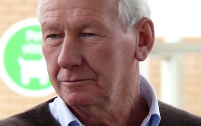 بازیکن افسانه‌ایی انگلیس از سرطان رنج می‌برد