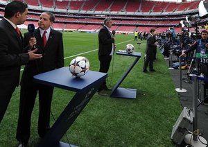 خبرنگاران|خبرنگاران کار خود را در ورزشگاه میزبان دیدار فینال شروع می کنند.