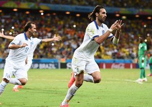 گورگيوس ساماراس|جشن گورگيوس ساماراس بعد از زدن گل دوم تیمش مقابل ساحل عاج.