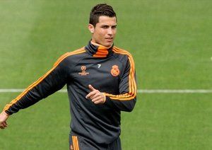 جلسه تمرینی رئال با حضور رونالدو پیش از فینال لیگ قهرمانان اروپا|کریستیانو رونالدو، در جلسه تمرینی رئال مادرید پیش از دیدار فینال لیگ قهرمانان اروپا برابر اتلتیکو مادرید شرک می کند.