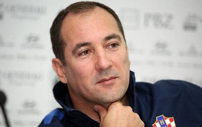 گزینه سرمربیگری استقلال هم وارد تهران شد