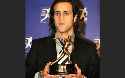 کنفدراسیون فوتبال آسیا نوشت؛ علی کریمی، ستاره‌ای که از یادها محو نمی‌شود/نگاهی به یک دهه درخشش مارادونای‌آسیا