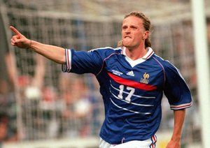 جام جهانی 1998|فینال جام جهانی 1998 فرانسه، سن دنیس، فرانسه، 12 جولای 1998، فرنسه 3 – برزیل 0، امانوئل پتی پس از زدن گل سوم تیمش به شادمانی می پردازد. این گل کار قهرمانی فرانسه را یکسره کرد.