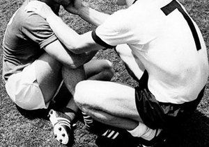 جام جهانی 1970|جام جهانی 1970 مکزیک، آلمان 3 – انگلستان 2 (وقت اضافه) آلان بال (انگلستان) و برتی فوگتس (آلمان)