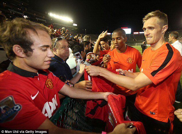 Darren Fletcher  and Ashley Young  sign.jpg