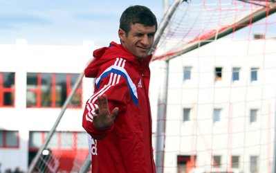 مولر: دروغ بس است، در بایرن می‌مانم