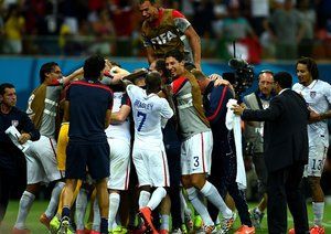 ایالات متحده امریکا|شادمانی بازیکنان ایالات متحده آمریکا بعد از گلزنی مقابل تیم ملی پرتغال.