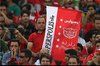 تجمع دوباره هواداران پرسپولیس مقابل باشگاه