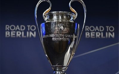 عکس روز | جام قهرمانی لیگ قهرمانان از کهکشانی‌ها پس گرفته شد