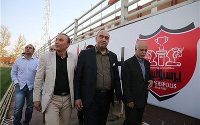 قرارداد سرمربی تیم فوتبال پرسپولیس امضاء شد