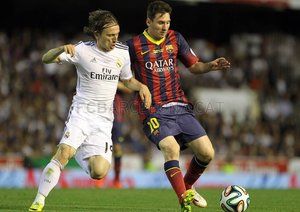 لیونل مسی - لوکا مودریچ|رقابت مسی و مودریچ برای تصاحب توپ