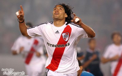 نیم نگاه یوونتوس به فالکائو