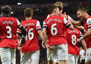 لورن كوسيلنی|خوشحالی توپچی ها بعد از گلزنی کوشینتلی