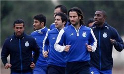 تعجب استقلالی‌ها از صورت متورم عمران‌زاده و ناراحتی به خاطر جریمه باشگاه/ تذکر به هافبک برزیلی