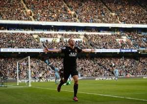 شادی بازیکن هال سیتی