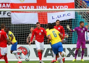 والنسیا|شادی بازیکنان اکوادور بعد از باز کردن دروازه انگلستان.