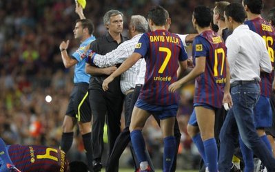 وقتی مورینیو به فابرگاس لگد زد!