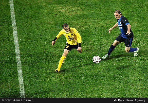Rasoul Navidkia (Sepahan 3 - Esteghlal Khuzestan 2 - 1393-08-09).jpg