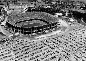 جام جهانی 1970|ورزشگاه جدید آزتکا در شهر مکزیکو (بدون سقف)