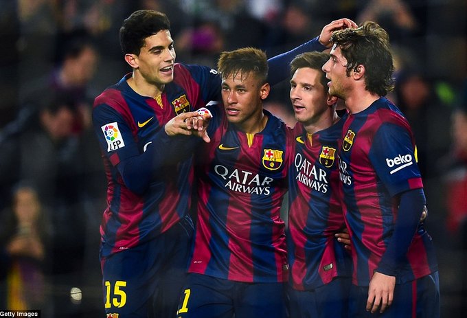 شادمانی آبی و اناری پوشان