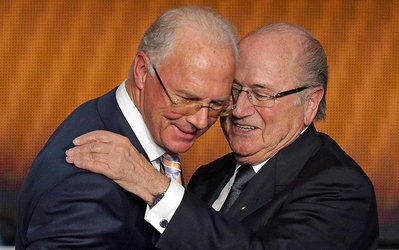 بکن‌باوئر: فشار انتقادات باعث استعفای بلاتر شد