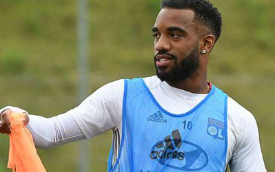 برونو جنسیو: لاکازته در لیون خوشحال است و جای دیگری نمی رود