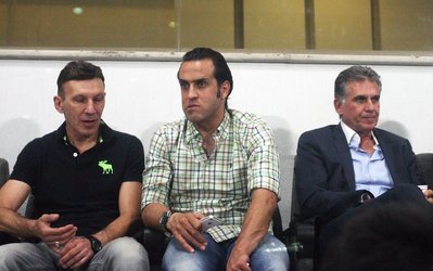 حاشیه‌های سایپا - تراکتور | علی کریمی تماشاگر ویژه/ برگزاری بازی در شرایط بد جوی!