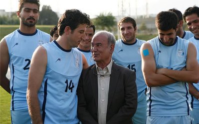 افشارزاده: قلعه‌نویی برکنار نمی‌شود و با قدرت به کارش ادامه می‌دهد/ تیمی که خوب بازی می‌کند شکست نمی‌خورد