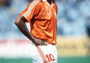 جام جهانی 1990|رود گولیت از تیم هلند پس از گلزنی برابر جمهوری ایرلند.