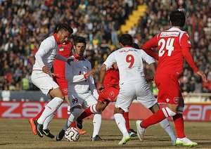 درگیری بازیکنان سر توپ