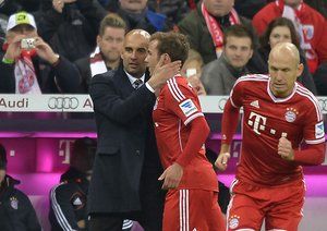 بایرن مونیخ 3-0 آگزبورگ / هفته ی دوازدهم|بایرن مونیخ به روند شکست ناپذیری خود ادامه می دهد.