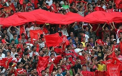 لیگ برتر | حاشیه پرسپولیس - پدیده / تشویق کریمی در آزادی و درخواست برای استعفا