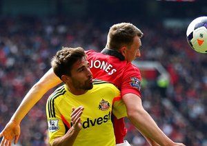 فابیو بورینی - فیل جونز|تلاش فیل جونز و بورینی برای گرفتن توپ