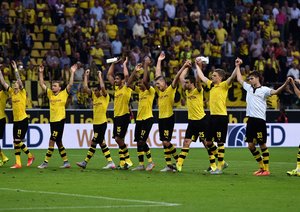 شادی بازیکنان دورتموند|بوروسيا دورتموند 4 - 0 مونشن گلادباخ / بوندسلیگای آلمان