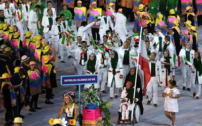 گزارشی از افتتاحیه سی و یکمین دوره المپیک تابستانی در ریو / خانم های ایرانی پیشاپیش رژه کاروان سفیدپوش امام رضا(ع)