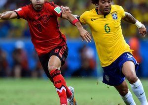 مارسلو ویرا دا|درگیری میان مارسلو از برزیل و مارکو فابیان از مکزیک در میانه زمین .