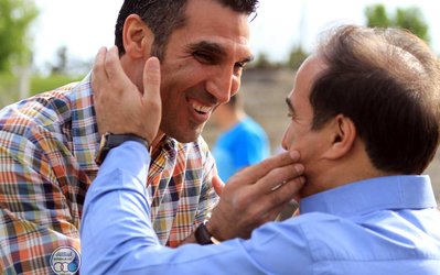 هاشمی نسب: من و استیلی و عابدزاده را برای عکس با خواننده لس‌آنجلسی دار بزنید تا فوتبال‌مان پاک شود!